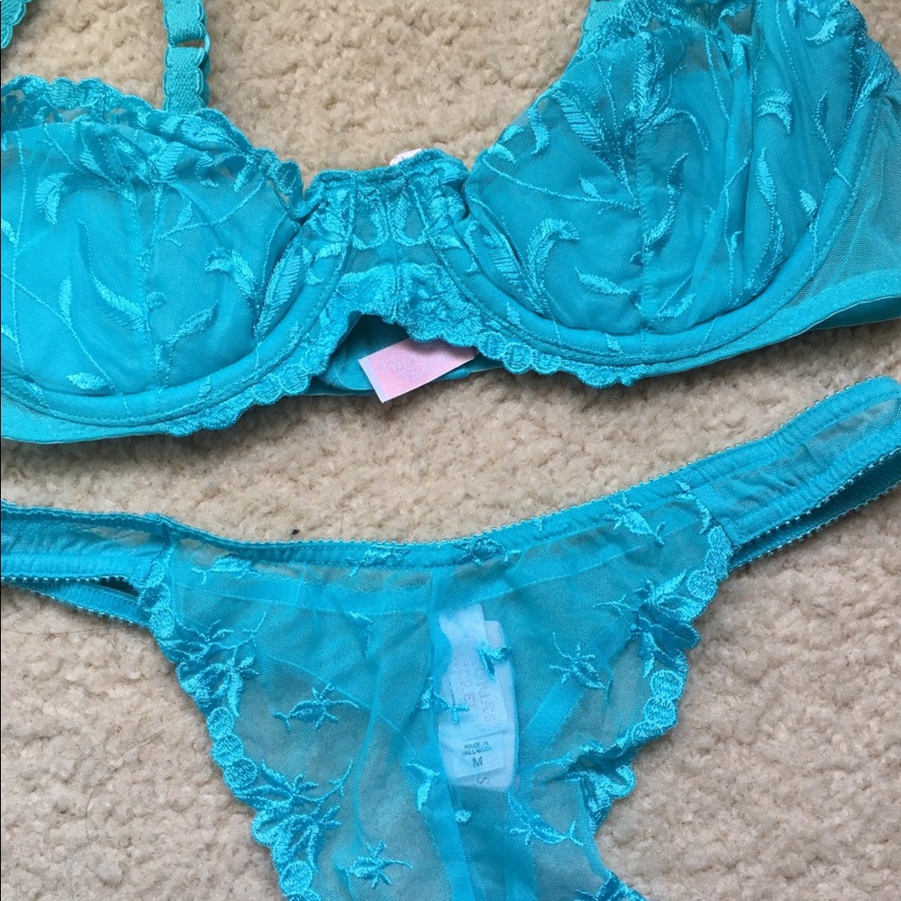 Victoria’s Secret bra set